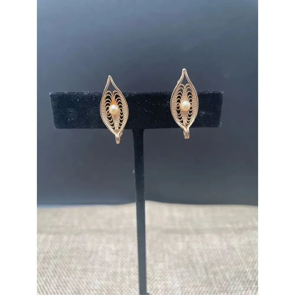 Vintage Sarah Coventry Filigree Goldtone Leaf with Center Faux Pearl Clip On Ear